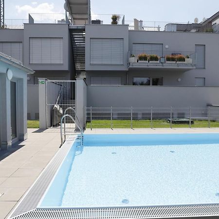 Yellow Flower Apartment With Pool - 5 Min To Lake เวียนนา ภายนอก รูปภาพ