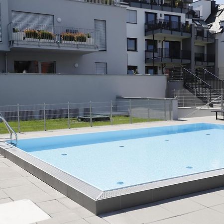 Yellow Flower Apartment With Pool - 5 Min To Lake เวียนนา ภายนอก รูปภาพ