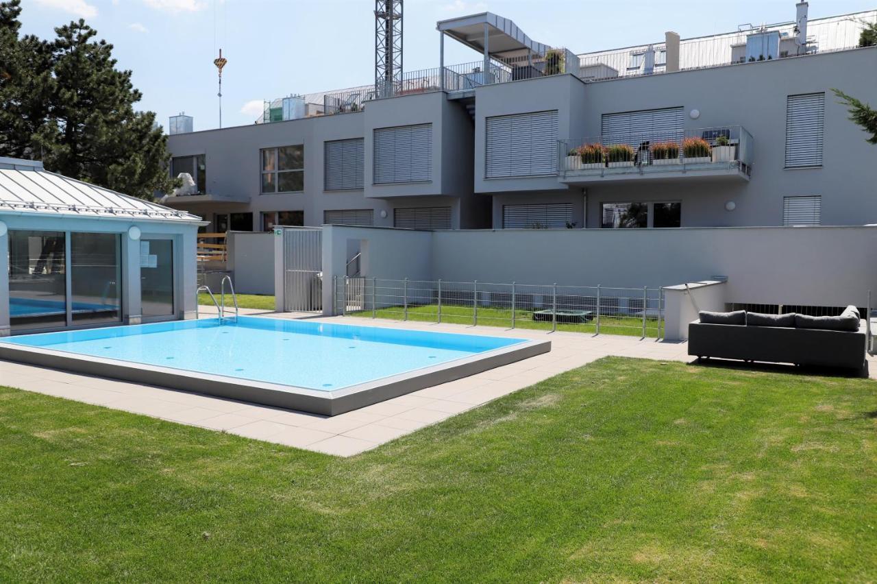 Yellow Flower Apartment With Pool - 5 Min To Lake เวียนนา ภายนอก รูปภาพ