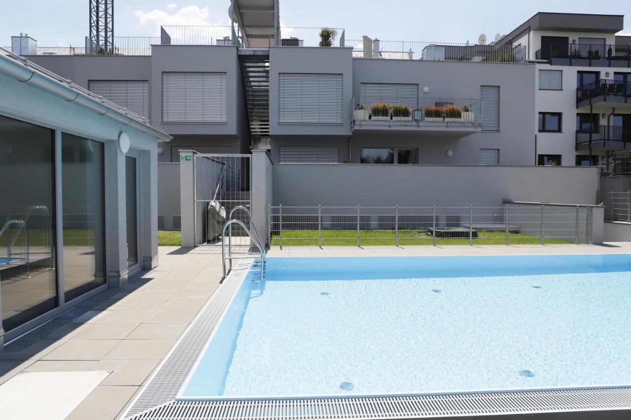 Yellow Flower Apartment With Pool - 5 Min To Lake เวียนนา ภายนอก รูปภาพ