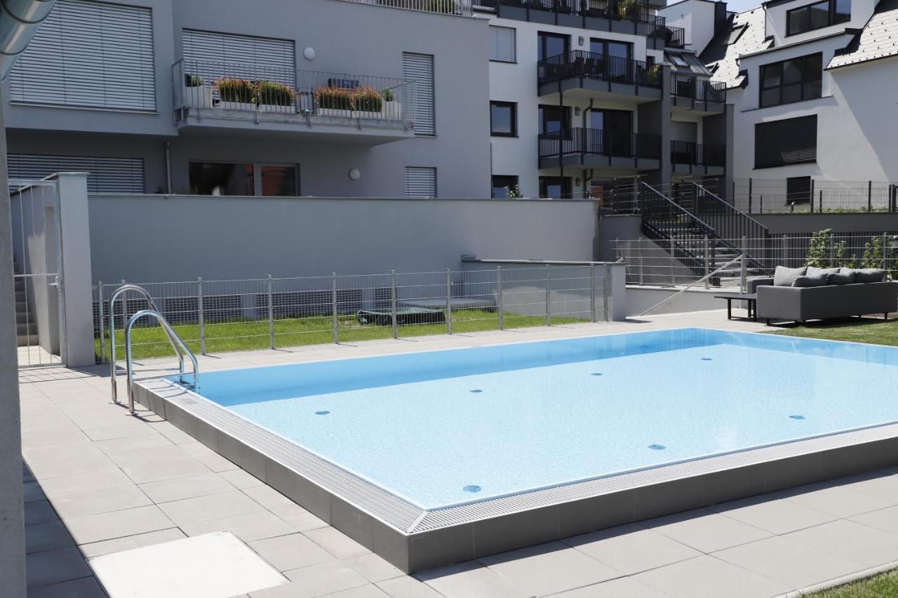 Yellow Flower Apartment With Pool - 5 Min To Lake เวียนนา ภายนอก รูปภาพ