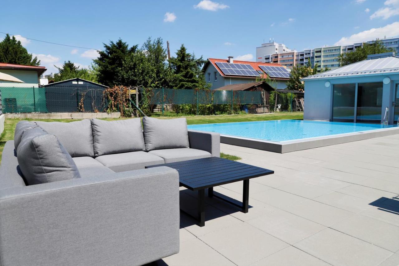 Yellow Flower Apartment With Pool - 5 Min To Lake เวียนนา ภายนอก รูปภาพ