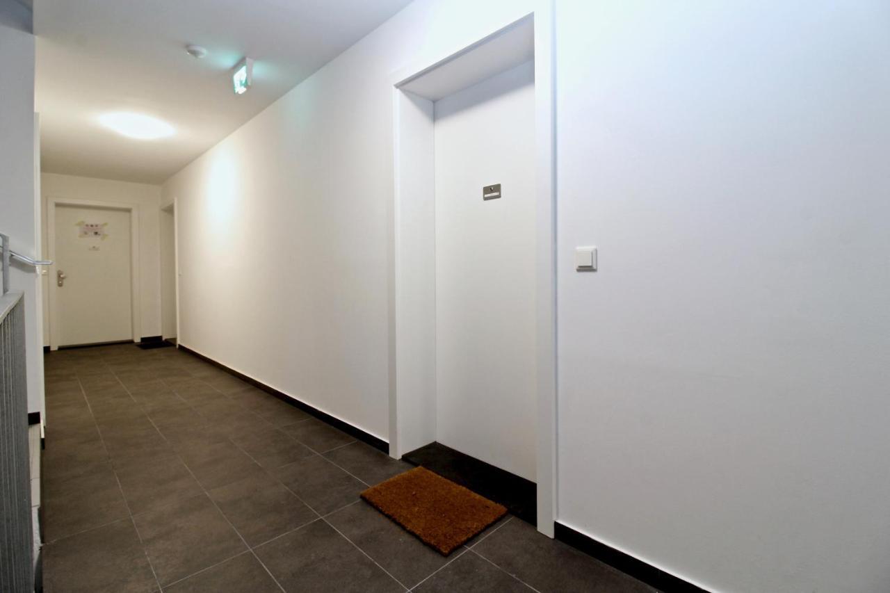 Yellow Flower Apartment With Pool - 5 Min To Lake เวียนนา ภายนอก รูปภาพ