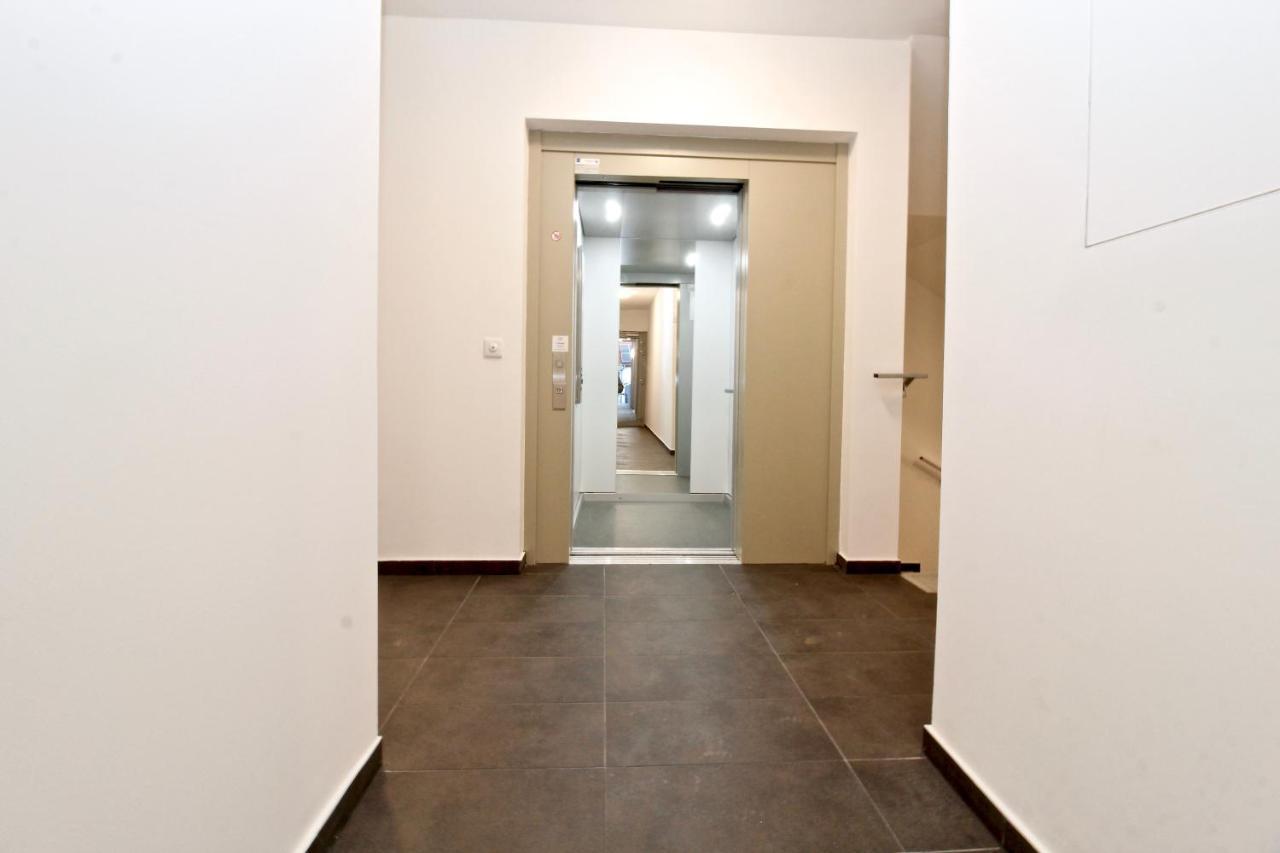 Yellow Flower Apartment With Pool - 5 Min To Lake เวียนนา ภายนอก รูปภาพ