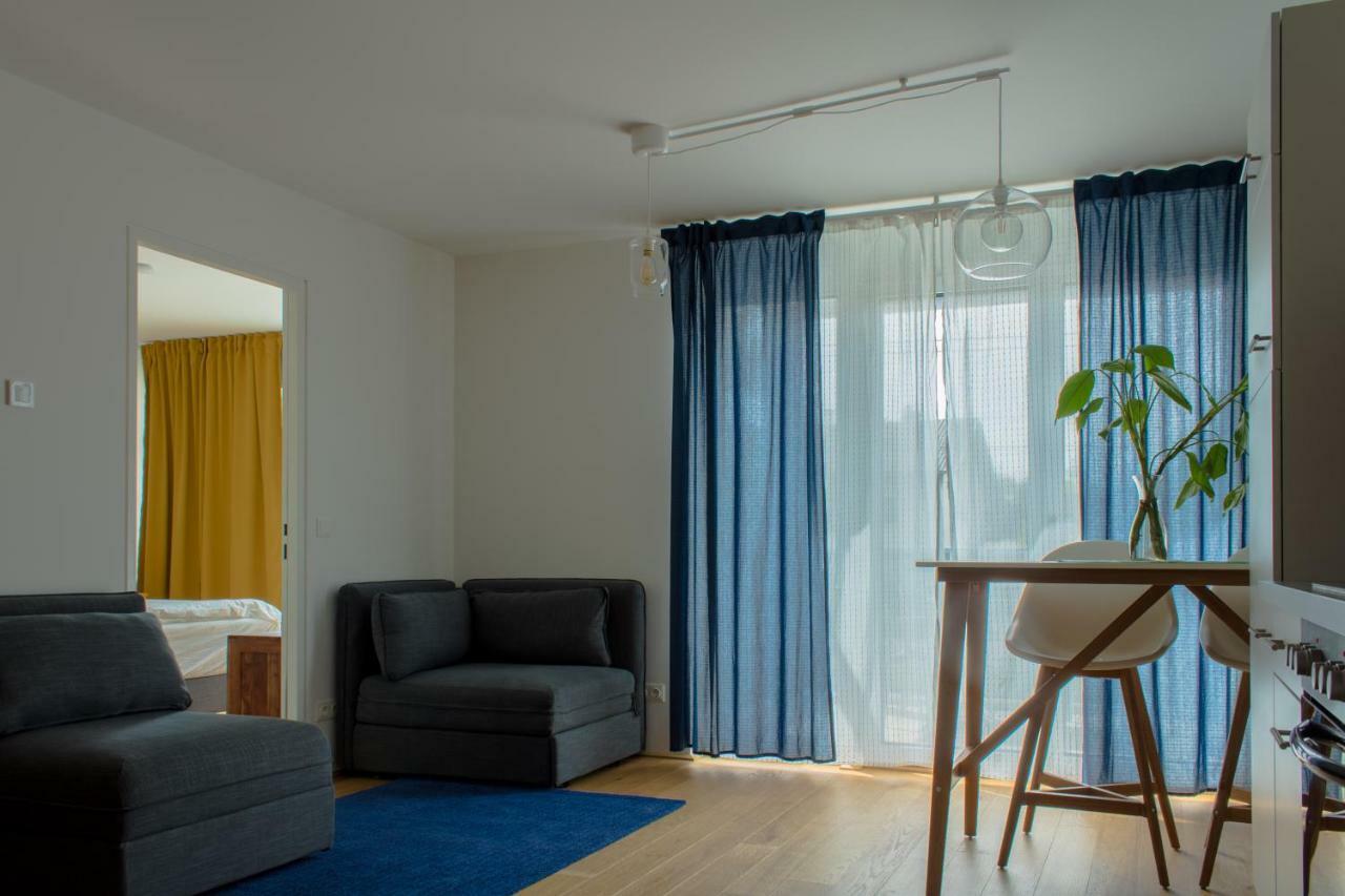 Yellow Flower Apartment With Pool - 5 Min To Lake เวียนนา ภายนอก รูปภาพ