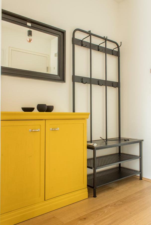 Yellow Flower Apartment With Pool - 5 Min To Lake เวียนนา ภายนอก รูปภาพ