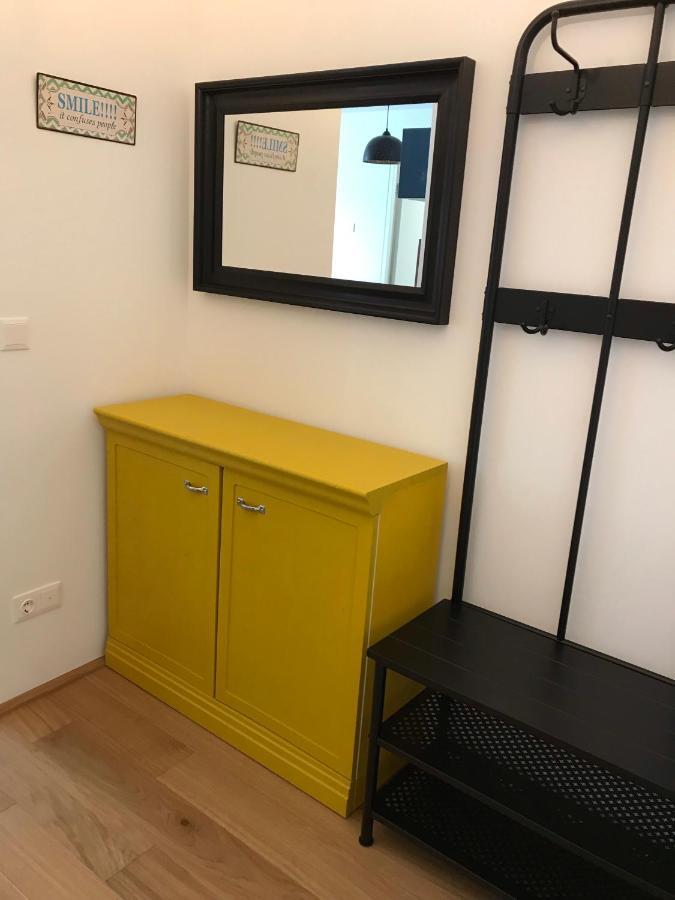Yellow Flower Apartment With Pool - 5 Min To Lake เวียนนา ภายนอก รูปภาพ